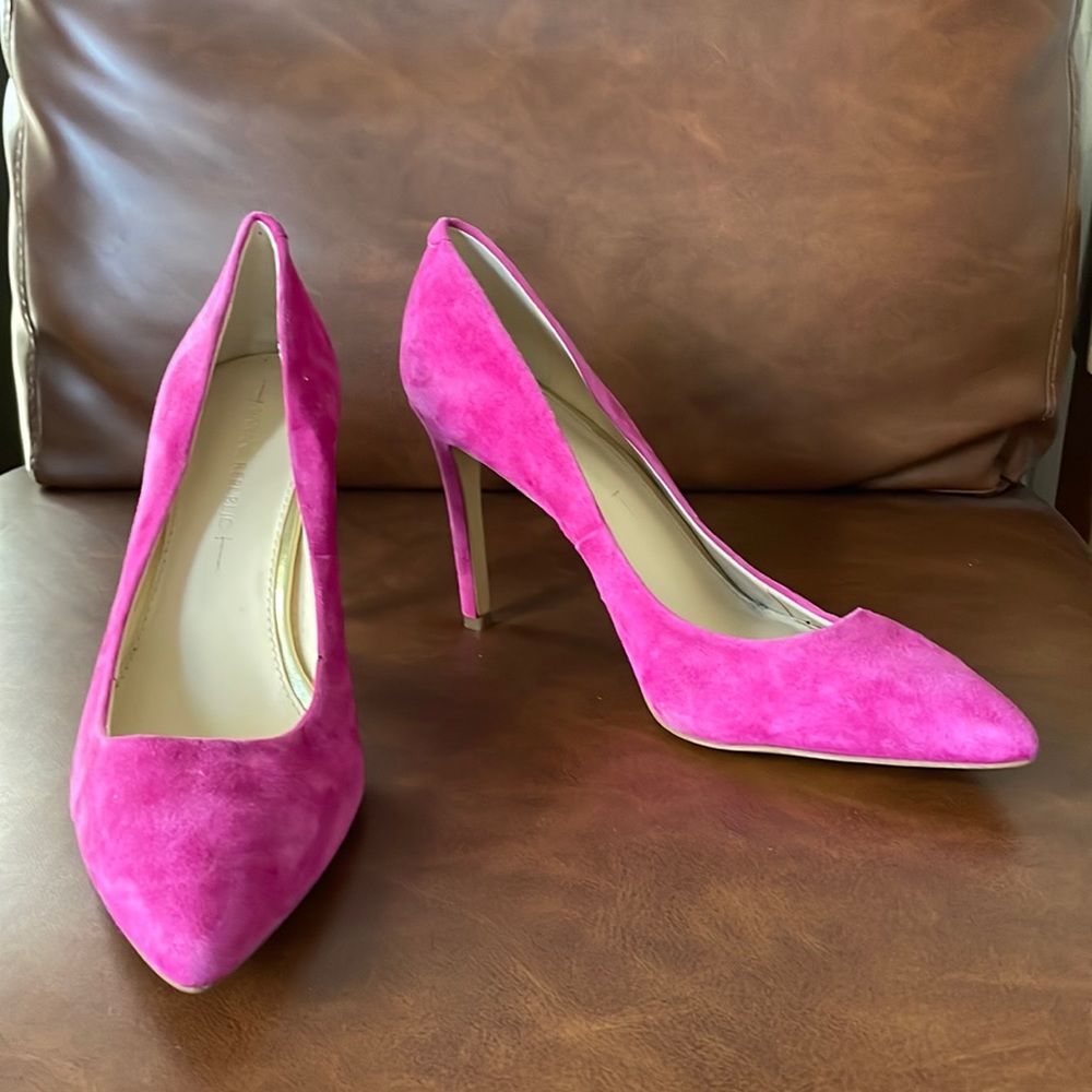 Banana Republic Pink Suede Pumps
